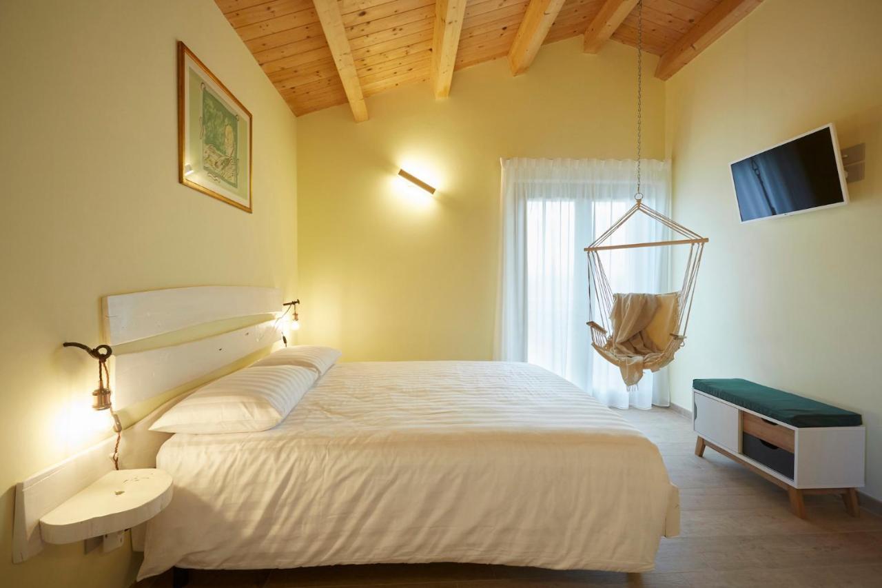 Agriturismo Nido Delle Rondini Macerata Exterior foto