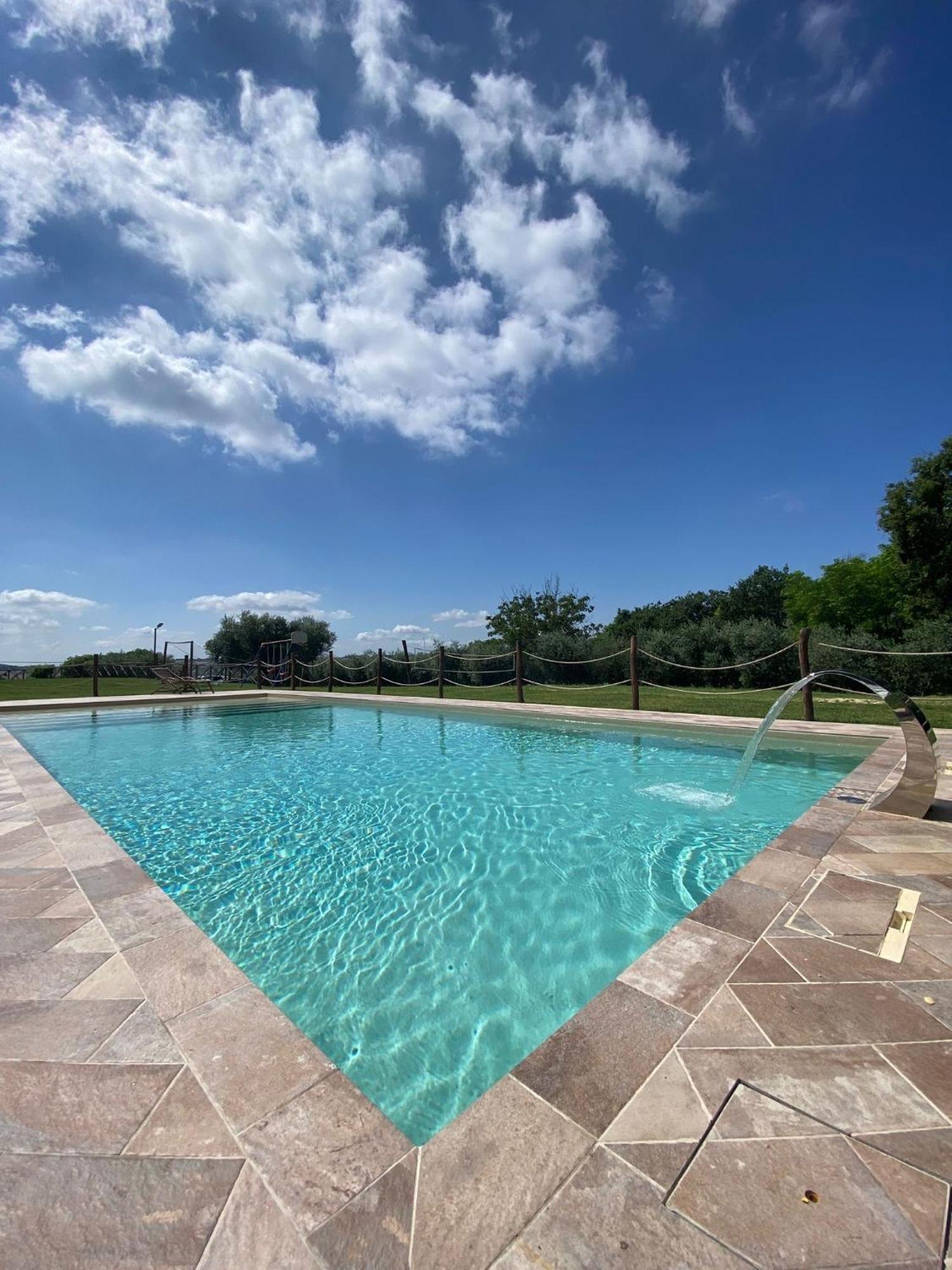 Agriturismo Nido Delle Rondini Macerata Exterior foto